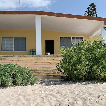 La Casa Amarilla Frente Al Mar Villa Chelem Exterior foto