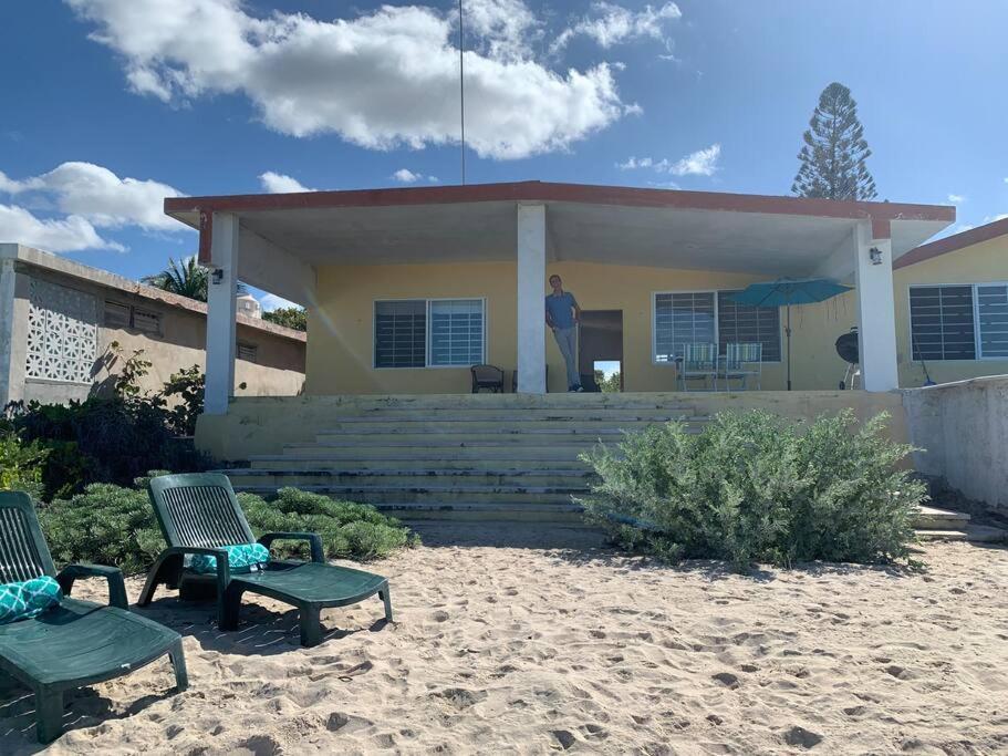 La Casa Amarilla Frente Al Mar Villa Chelem Exterior foto