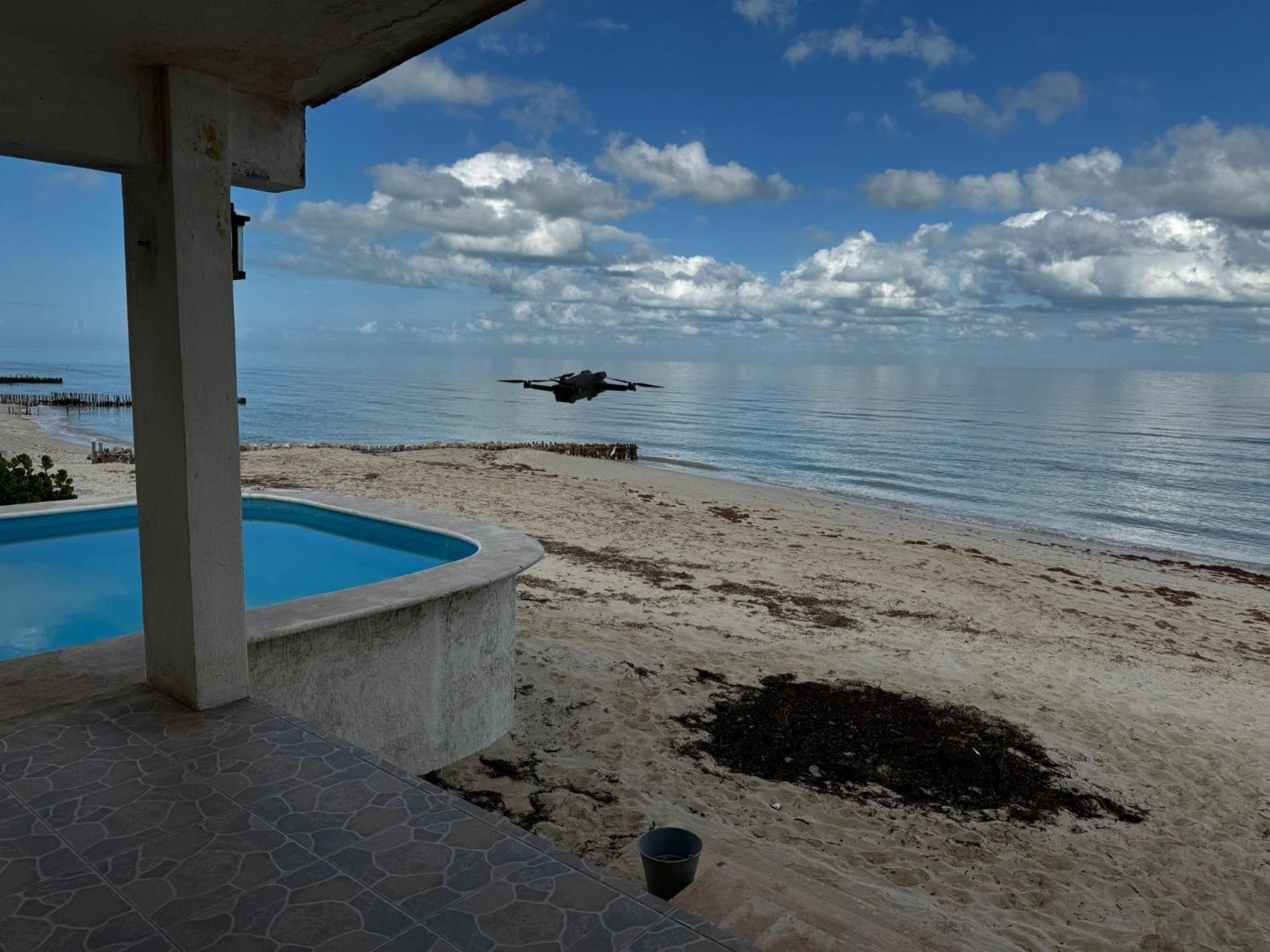 La Casa Amarilla Frente Al Mar Villa Chelem Exterior foto